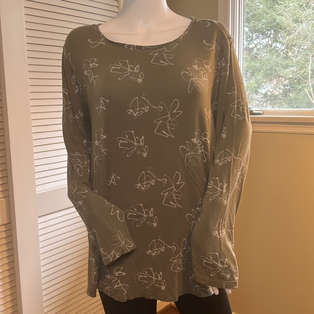 APT 9 women’s long sleeve shirt. Size XXL